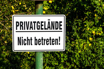 Schild Privatgelände nicht betreten