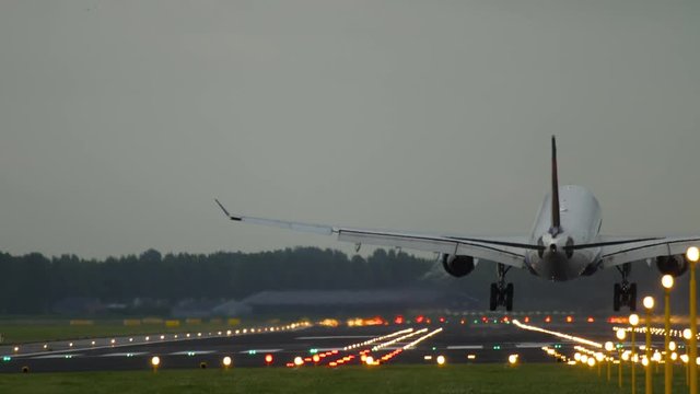 Widebody airplane landing