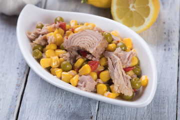 Tuna salad with vegetables