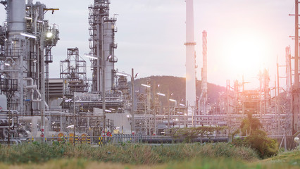 Obraz premium Oil and gas refinery plant
