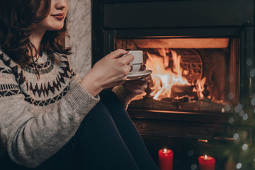 Obraz premium Beautiful romantic girl in a warm sweater