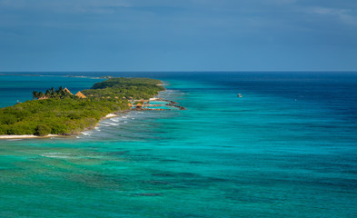 Island near Oranjestade taken from a Cruise Ship. Taken in 2017, this photo was taken in the beautiful Eagle Beach, Aruba, taking advantage of the great conditions at the time.