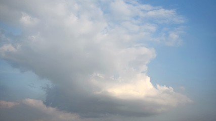 Fototapeta na wymiar The cloudy sky indicates that the rain is going to fall.