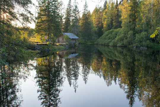 House on tha banck of a lake in the forest 