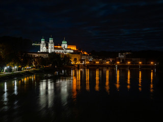 Fototapeta na wymiar Passauer St. Stephan Dom bei Nacht