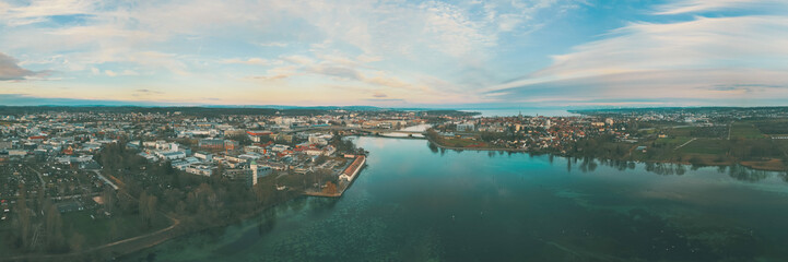Fototapeta na wymiar Panorama Anblick auf den Rhein in Konstanz am Bodensee