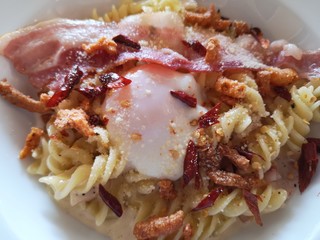 Containing onsen eggs, spaghetti, bacon, cheese, milk and prezzemolo, it is a famous Italian food.