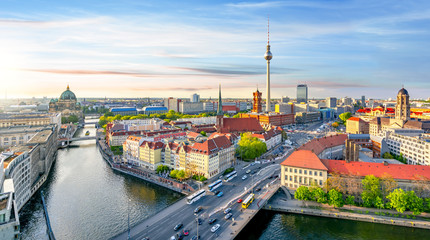 Fototapety  Panoramę Berlina z berlińską katedrą i wieżą telewizyjną o zachodzie słońca, Niemcy