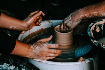 Master teaches beginner pottery art