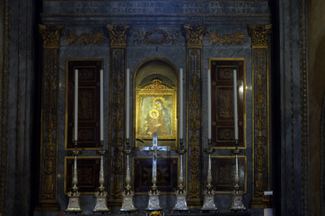 Fototapeta na wymiar Virgin Mary with baby Jesus, altar in Mantua Cathedral, Italy