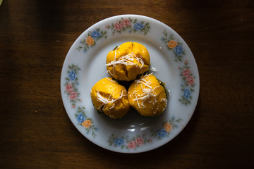 Toddy Palm Cake (Thai language : Kanom Tarn) with white coconut It is a Thai dessert made from Toddy palm and packaging from banana leaf