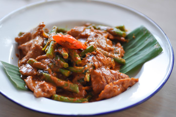stir-fried beef with curry and vegetable