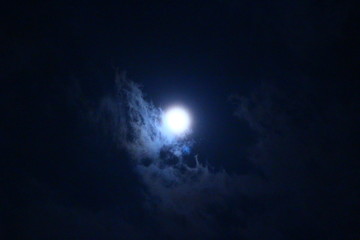 Fototapeta na wymiar 月のある景色　満月