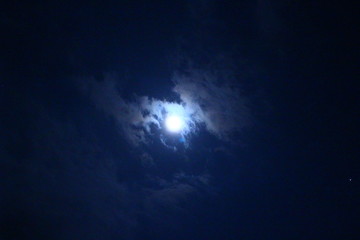 月のある景色　満月
