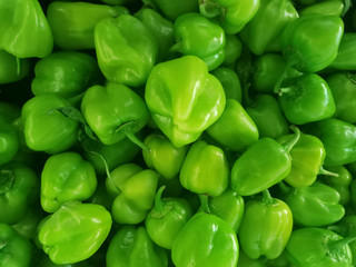 Obraz na płótnie Canvas green peppers close up wallpaper 