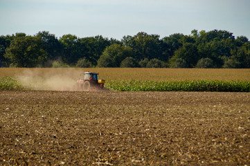 Fototapeta premium tractor working in field