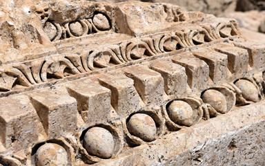 In Stein gemeiseltes Ornament in Baalbek