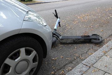 E-Roller zusammenstoss mit einem Auto