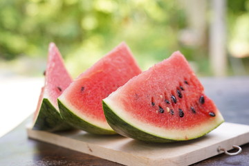 Watermelon (scientific name: Citrullus lanatus) is a fruit that contains a lot of water. And very sweet, composed of glucose.