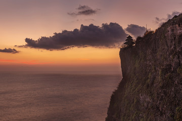Obraz premium Sunset view over the sea from Uluwatu temple, Bali island