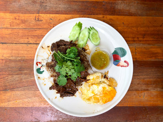 Stewed beef with fried egg on rice with seafood sauce