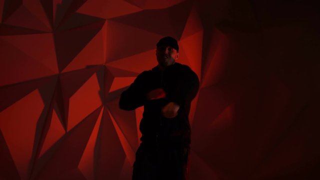 Rapper guy rap in front of the camera on a red background