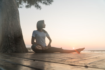  girl do yoga at sunrise