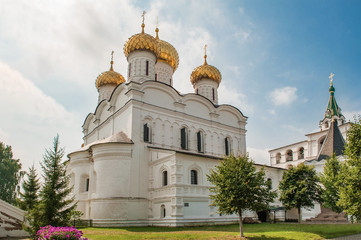 Fototapeta na wymiar Ipatievsky Holy Trinity monastery in Kostroma at dawn.
