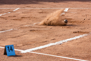 Kugel und Linien beim Kugelstoßen © Martin Schlecht