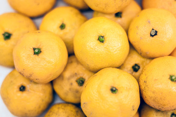 Fresh mandarin oranges (Citrus reticulata), vegetarian concept