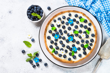 Blueberry cake tart with mascarpone.