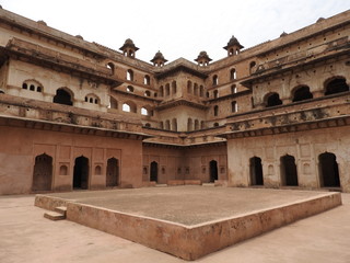 Obraz premium The Jehangir Mahal, Orchha Fort, Religia Hinduism, ancient architecture, Orchha, Madhya Pradesh, India.