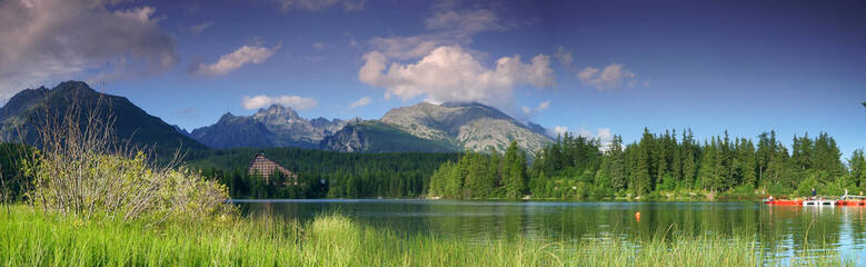 Fototapeta na wymiar Szczyrbskie Jezioro Słowacja
