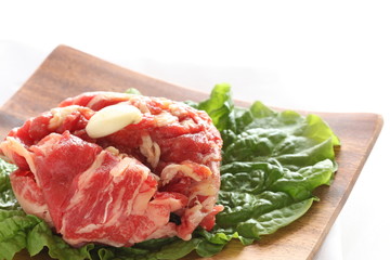 Freshness beef and garlic marinated on lettuce