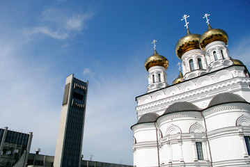 Fototapeta na wymiar Russian orthodox church in Tver centre