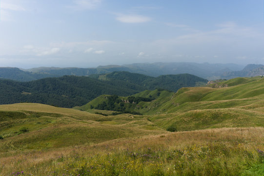 Lush green lawns meadows and mountains above 2000 m on the gumbashi pass in the northern caucasus between dombay and kislowodsk, raw original picture