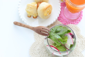 baby spinach and radish salad served with bread