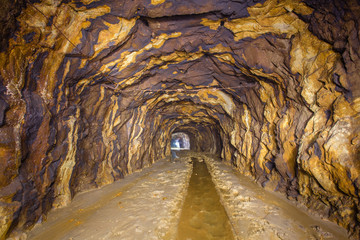 Gold ore mine shaft tunnel underground - obrazy, fototapety, plakaty