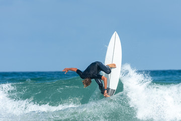Surfeur à Lacanau (Gironde, France)