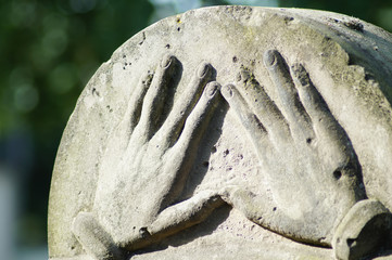 Die segnenden Hände (Kohanim) - Jüdischer Friedhof in Mülheim an der Ruhr
