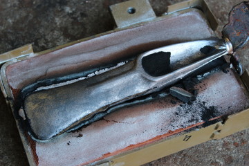 Bronzegu&szlig; in Formsand