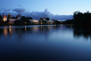 Fototapeta premium reflection of buildings in water Moscow novodevichy monastery