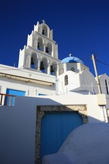 Dzwonnica kościoła w Pyrgos na wyspie Santorini - obrazy, fototapety, plakaty