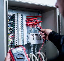 Electrical measurements with multimeter tester