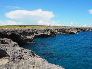 波照間島最南端「高那崎」と「星空観測タワー」／&ldquo;Takanazaki&rdquo; in Hateruma Island.The starry sky observation tower is visible in the back. Hateruma Island is the southernmost manned island in Japan.