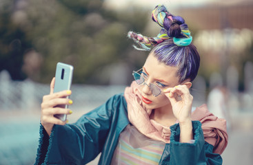 Funky young girl with crazy fashion style hair taking selfie on street – Woman with avant-garde look