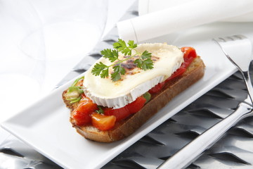 pincho aperitivo gourmet salmón y pimientos . gourmet appetizer skewer salmon and peppers.