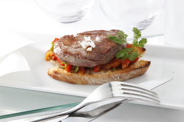 Aperivivo, tapa de solomillo, celebraciones . Aperivivo, fillet steak, celebrations.