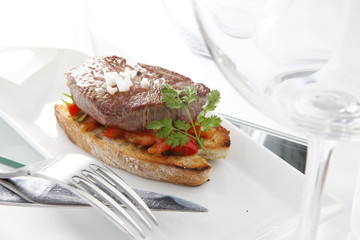 Pincho de solomillo con verduras, celebraciones. Steak skewer with vegetables, celebrations.