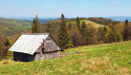 Obraz premium Herdsmans hut in carpathians mountains, Poland Baskids